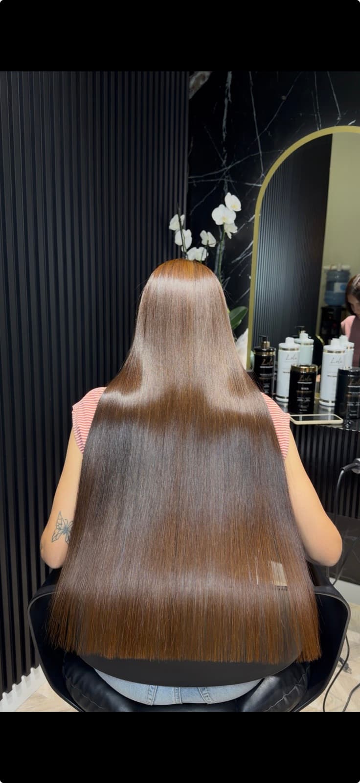 Flokë të gjatë e të lëmuar në sallonin e Lola Keratin Expert